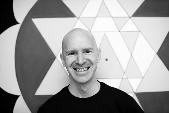 Eddie Stern - Yoga Teacher on Omstars
