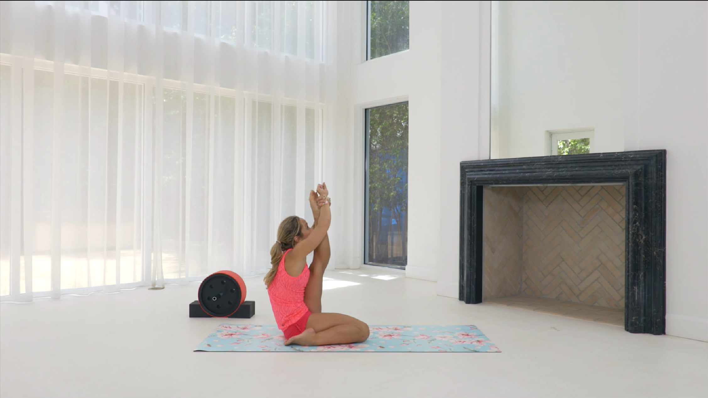 Angelique Sandas - Yoga Teacher on Omstars