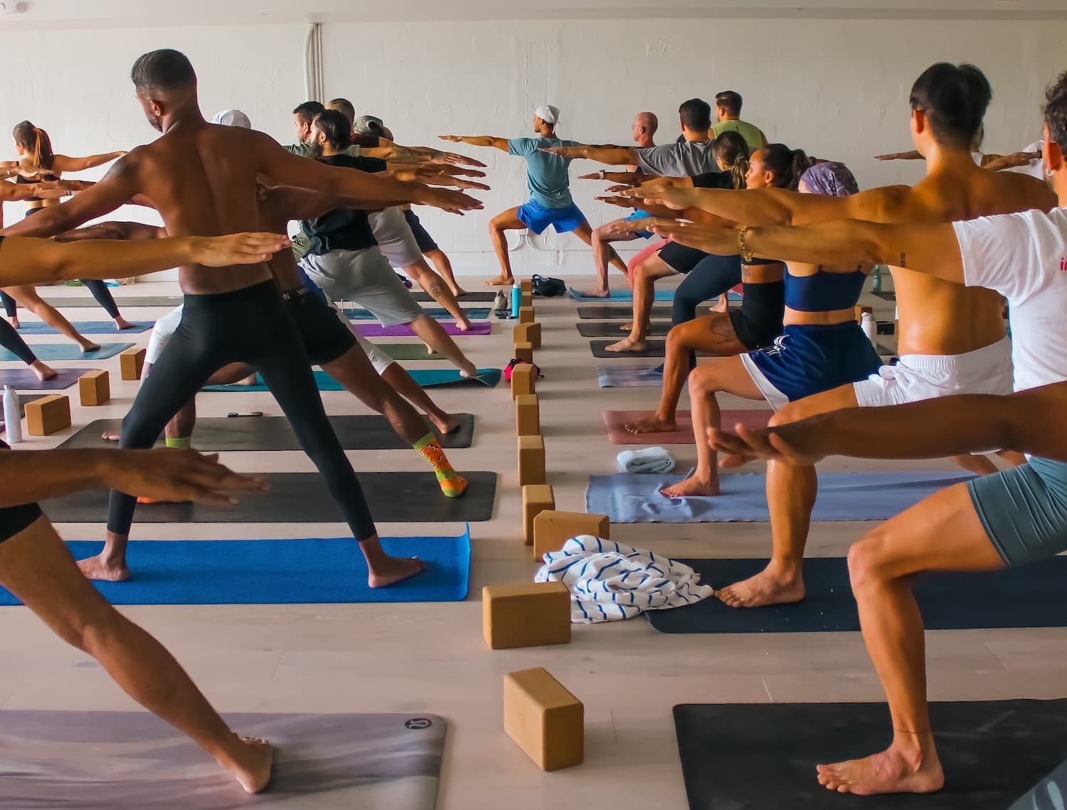 The Queer Yoga Club on Omstars with Queer Yoga Club 